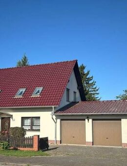 Grundstück mit geräumigen Wohnhaus und Doppelgarage am Ortsrand - Heiligengrabe