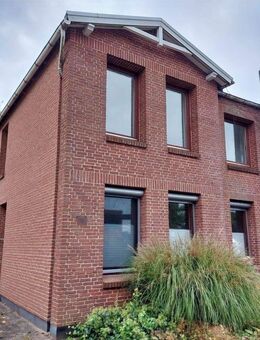 Ein Zuhause mit Potenzial - gemütliche Doppelhaushälfte mit Wintergarten, Carport und Gewächshaus - Nortorf (Landkreis Rendsburg-Eckernförde)