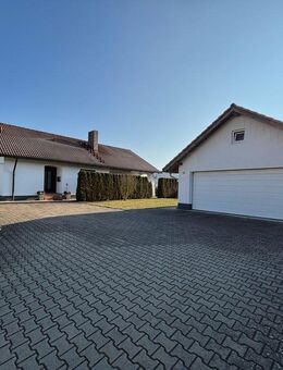 Modernes Einfamilienhaus mit Einliegerwohnung und Doppelgarage in Rödental - Rödental