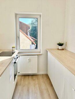 Solide Kapitalanlage: Vermietungsfreundliche 2-Raumwohnung mit Stellplatz und Einbauküche - Chemnitz
