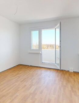 ab August 2025: bezugsfertige/neu sanierte 5-Raum-Wohnung, mit Balkon - Halle (Saale)
