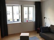 WOHNGEMEINSCHAFT: Zwei Zimmer einer drei Zimmer Wohngemeinschaft - München