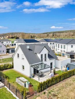 Wohntraum mit Stil und Energieeffizienz! Neuwertiges KfW-55-Einfamilienhaus mit moderner Ausstattung - Schwandorf