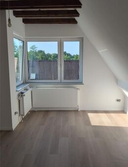 Wohnen mit idyllischen Ausblick - charmante Dachgeschosswohnung mit besonderem Flair - Hamberge