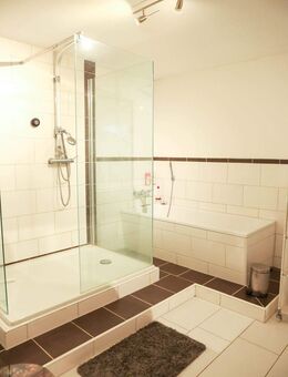 Ruhig gelegene 2-Zimmer Wohnung (UG) mit Freisitz und Stellplatz sowie Nebenkostenpauschale - Amberg