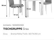 Tisch und zwei Stühle - Gießen