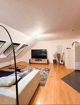 Bezaubernde 3 Zimmer Dachgeschoss Wohnung mit 2 Balkonen - Essingen (Baden-Württemberg)