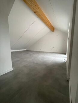 *Dachgeschosswohnung - Stilvoll wohnen mit großem Balkon und 2 Stellplätzen*** - Schönenberg-Kübelberg