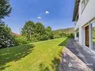 ZUR KAPITALANLAGE! Gepflegter Walmdachbungalow mit Einliegerwohnung in begehrter Höhenlage - Regenstauf