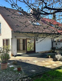 Große Doppelhaushälfte in Rümmingen: mit 12 Zimmern, privatem Garten und 2 sep. Einliegerwohnungen - Rümmingen