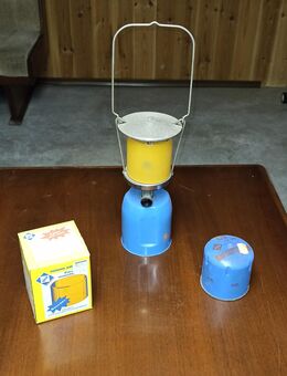 Verkaufe Gas-Campinglampe mit Ersatzschirm und -kartusche - Buchloe