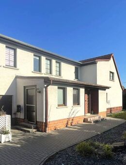 Familienfreundliche Doppelhaushälfte in Greppin mit großem Grundstück und Garten - Bitterfeld-Wolfen