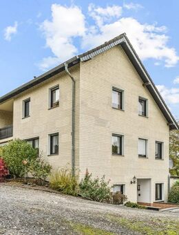 Burscheid: Familienfreundliches Einfamilienhaus mit großem Garten, Sauna und Doppelcarport - Burscheid