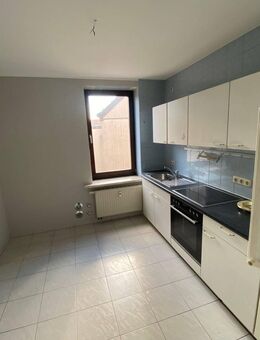 renovierte 2-Raum-Wohnung mit Einbauküche, Bad mit Fenster - Zwickau