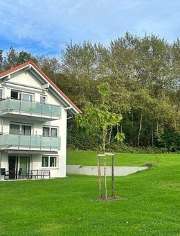 SCHÖNER WOHNEN! Neuwertige helle 3-Zi.-Dachgeschoß-Wohnung mit großem SüdWestBalkon + Garage/Stellplätze - Oberteuringen