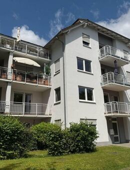 Ruhige 3-Zimmer-Wohnung mit neuer Einbauküche, Balkon und Stellplatz in Coburg - Coburg
