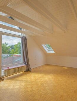 Menden Zentrumsnah - Moderne Mietwohnung im DG mit Balkon, Stellplatz und Küche - Menden (Sauerland)