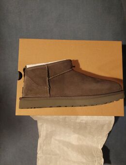 Original UGG Boots Modell: Classic Ultra mini in grau, Gr.42 - Frankfurt (Main) Nordend-Ost