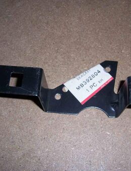 MB392804 Grillhalter links Mitsubishi Canter - Hannover Vahrenwald-List