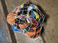 Mehrere Spielbälle Basketball Fußball alles - Berlin