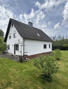 Gepflegtes Einfamilienhaus in idyllischer Lage von Breuna-Niederlistingen - Breuna