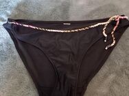 schwarzes Bikiniset mit bunten Details - Teising