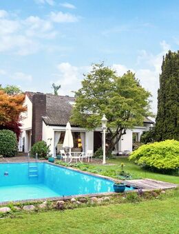 Lichtdurchflutetes Architektenhaus mit Pool, Sauna und Kamin in Großburgwedel - Burgwedel