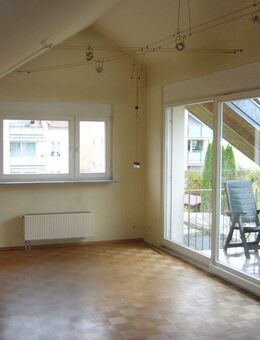 Gepflegte 3- Zimmer Dachgeschosswohnung mit Balkon - Waldbronn