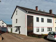 Charmantes Wohnen in kleiner Gemeinschaft: Obergeschosswohnung mit Balkon und Garage - Riegelsberg