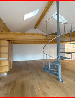 Außergewöhnliche Dachgeschosswohnung mit Galeriebereich in bester Lage in Regen - Regen