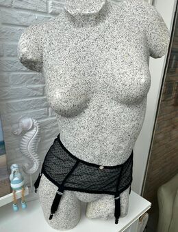 Strumpfhalter von What Katie did Größe L (UK14/US10) schwarz - Marl Zentrum