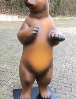 Dekofigur Braunbär stehen mit Stahlplatte Gartendeko - Hergisdorf
