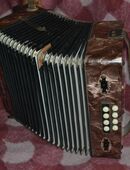 70 Jahre altes Akkordion in 47239