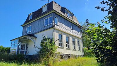 Von der ehemaligen Dorfschule zum Wohnen für die Familie oder mehrere Generationen