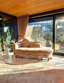 Attraktives Architektenhaus mit Wintergarten, Kamin, Saunahaus, Garten, 2 Garagen *WOHLFÜHLHAUS* - Bergneustadt