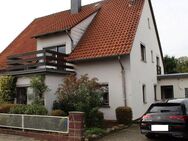Ein- bis Zweifamilienhaus mit Garage auf großem Grundstück - Isenbüttel - Isenbüttel