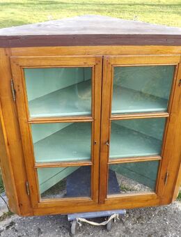 Biedermeier Eck-Vitrinenaufsatz, Esche massiv (Eck Hängeschrank). - Königswinter