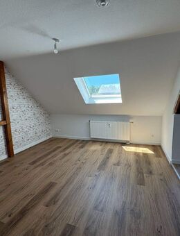 hübsche 4-Raum-DG-Wohnung mit Einbauküche - Zwickau