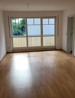 Lichtdurchflutete 2-RW mit West-Balkon mit EBK in ruhiger grüner Lage von Dresden-Cotta - Dresden