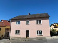 Zweifamilienhaus in zentraler Lage mit Dachterrasse - Bärnau