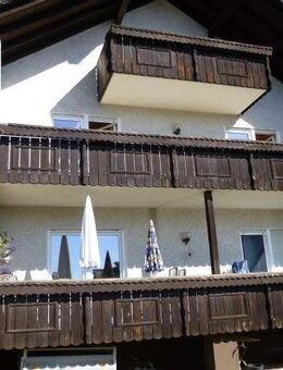 Top modernisierte 3-Zimmer-Wohnung mit großem Balkon und Garage im 3-Familienhaus in Allersberg - Allersberg