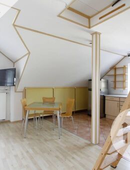 Gemütliche DG-Wohnung mit 2 Balkonen und Garage - Ingolstadt