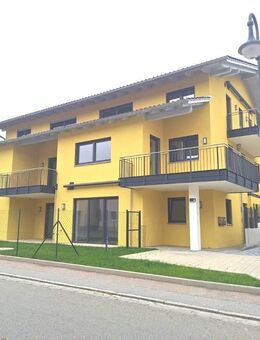 Hell, modern, neuwertig - 3-Zimmer-Wohnung mit Balkon und durchdachtem Grundriss - Kößlarn