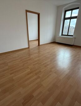 Ins 3.OG mit Lift / Balkon / Bad mit Wanne + Fenster u.v.m. - Chemnitz