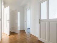 Mit Balkon und modernem Wannenbad: 2-Zimmer-Zuhause in schönem Altbau - Leipzig