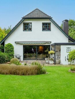 Individuelles Architektenhaus mit Einliegerwohnung, Kamin und Garten in Hamburg-Volksdorf - Hamburg