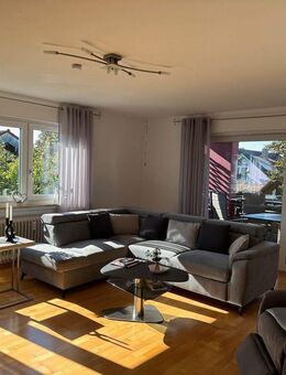 Familienfreundliche 5-Zimmer Wohnung im 1. Obergeschoss mit zwei überdachten Balkonen und Garage - Schwanau