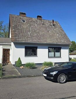 Freistehendes Einfamilienhaus mit Garten und Garage - Schauenburg