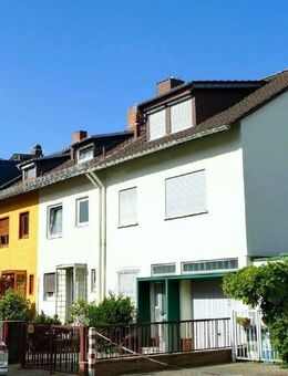 Reihenmittelhaus mit Potenzial in ruhiger Lage von Frankfurt-Eschersheim - Frankfurt (Main)