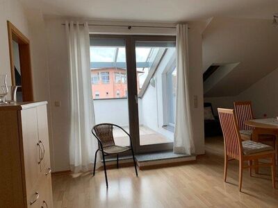 hübsche Wohnung 1,5 Zi.mit Dachterrasse teil-möbliert sucht 1 berufstätige Mieter/in